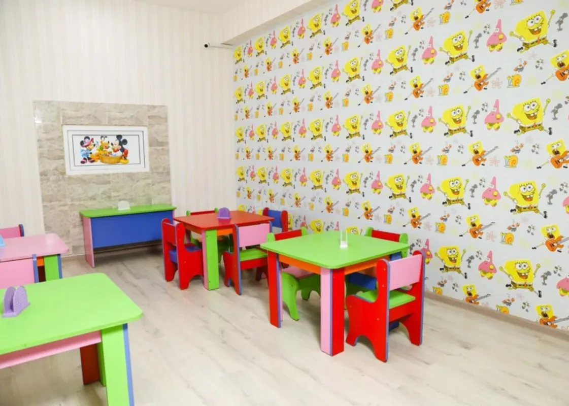 Satılır obyekt 425 m²