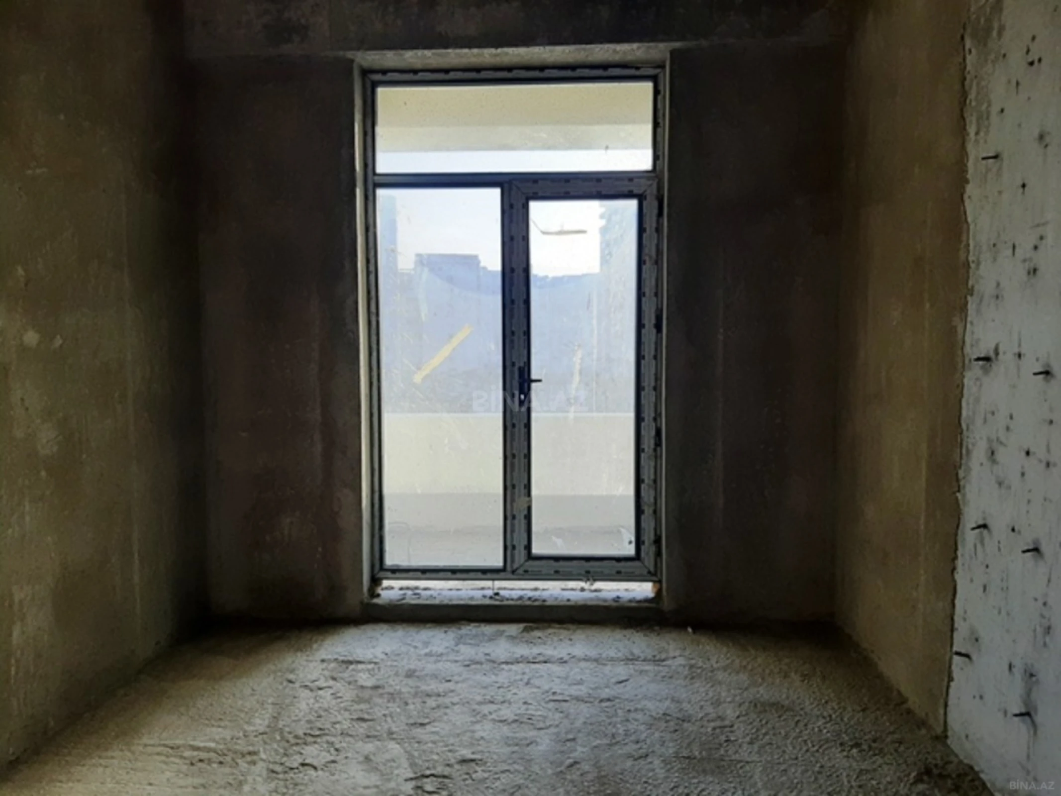 Satılır 4 otaqlı mənzil 172 m²