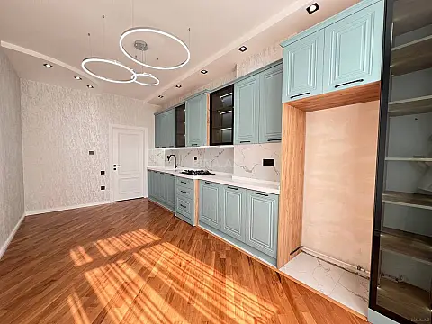 Satılır 4 otaqlı mənzil 150 m²