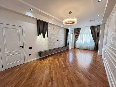 Satılır 4 otaqlı mənzil 150 m²