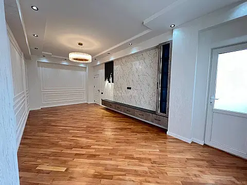Satılır 4 otaqlı mənzil 150 m²