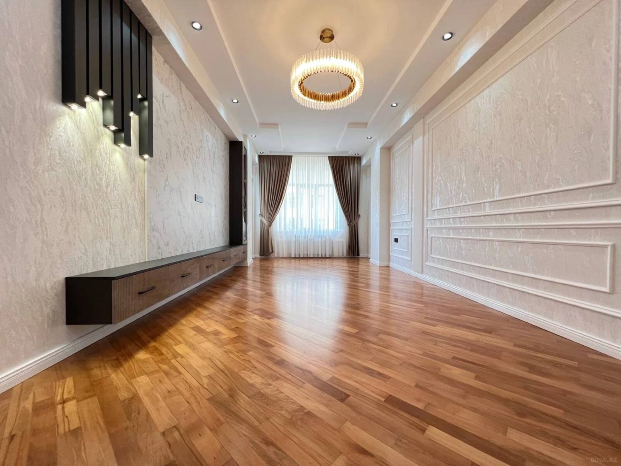 Satılır 4 otaqlı mənzil 150 m²