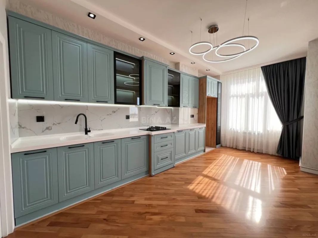 Satılır 4 otaqlı mənzil 150 m²