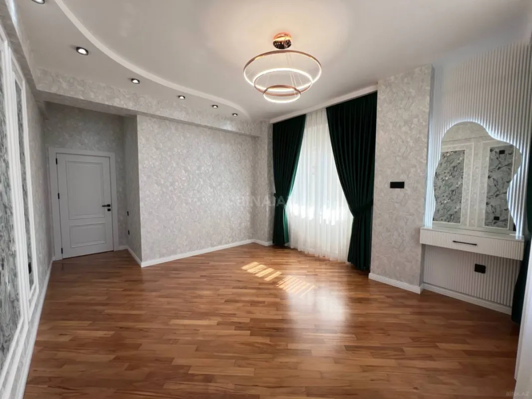 Satılır 4 otaqlı mənzil 150 m²