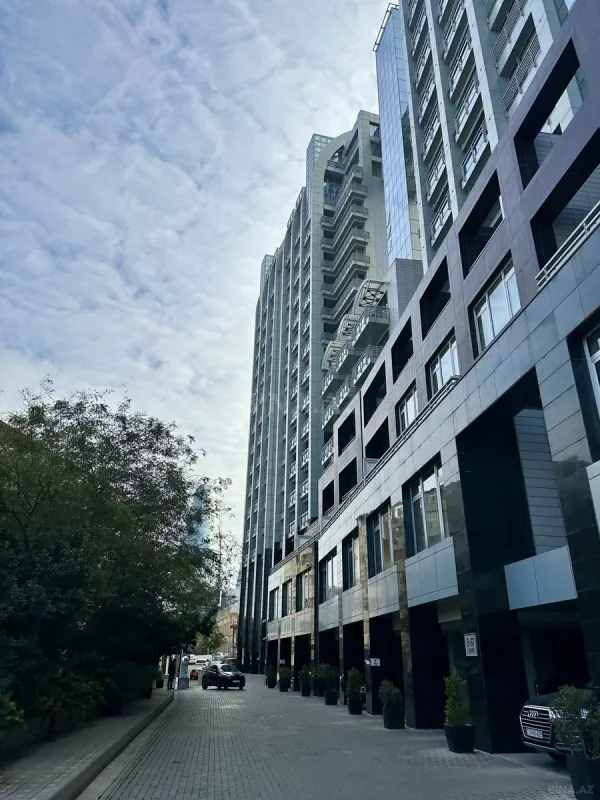 Satılır 3 otaqlı mənzil 143 m²