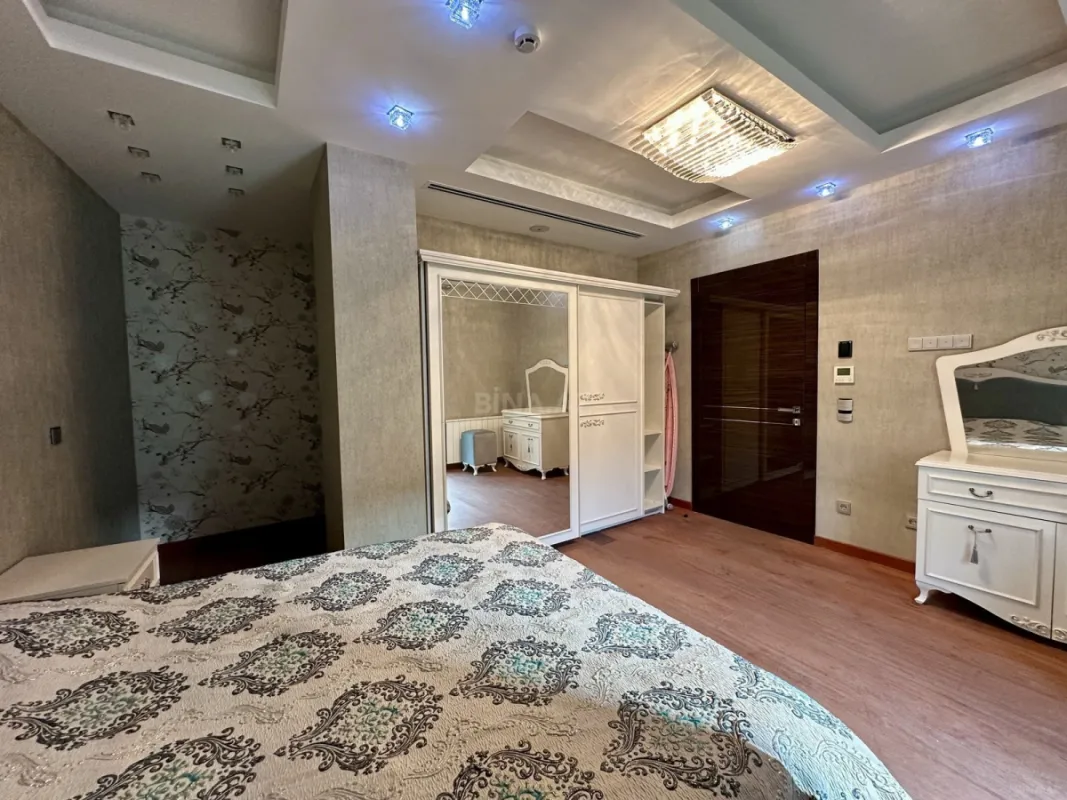 Satılır 3 otaqlı mənzil 143 m²