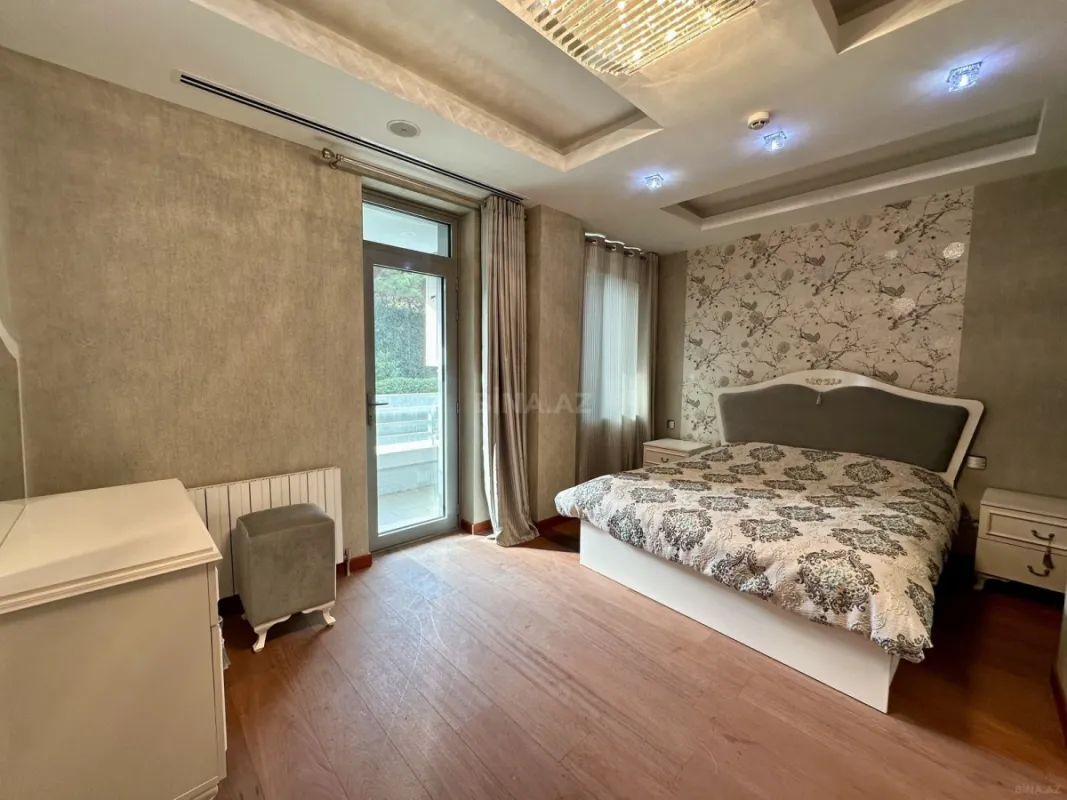 Satılır 3 otaqlı mənzil 143 m²