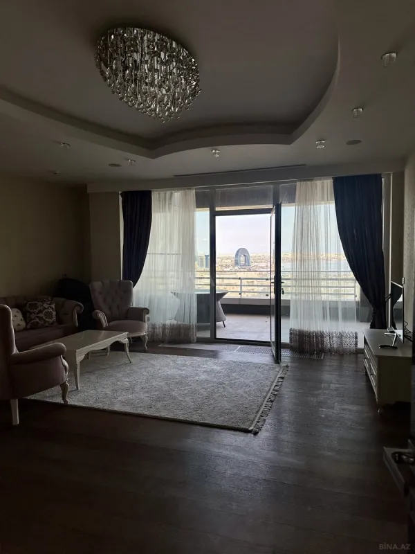 Satılır 3 otaqlı mənzil 143 m²