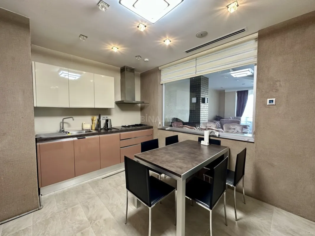 Satılır 3 otaqlı mənzil 143 m²