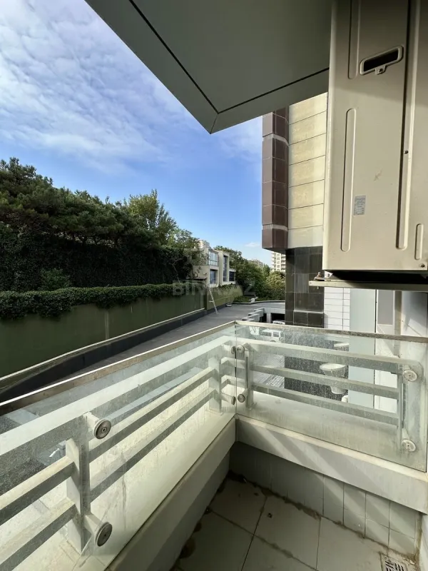 Satılır 3 otaqlı mənzil 143 m²