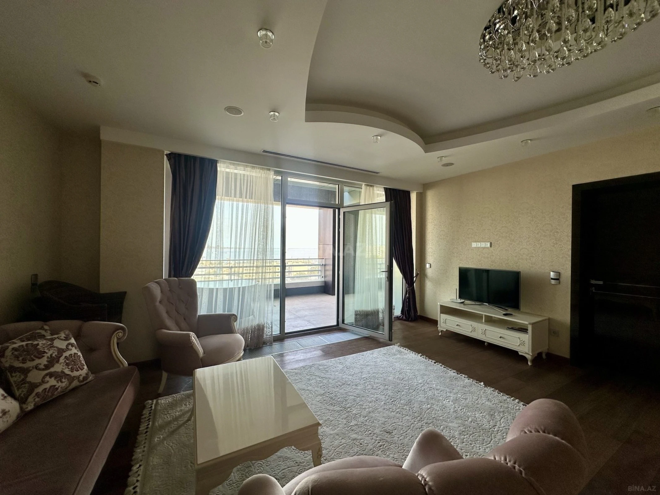 Satılır 3 otaqlı mənzil 143 m²
