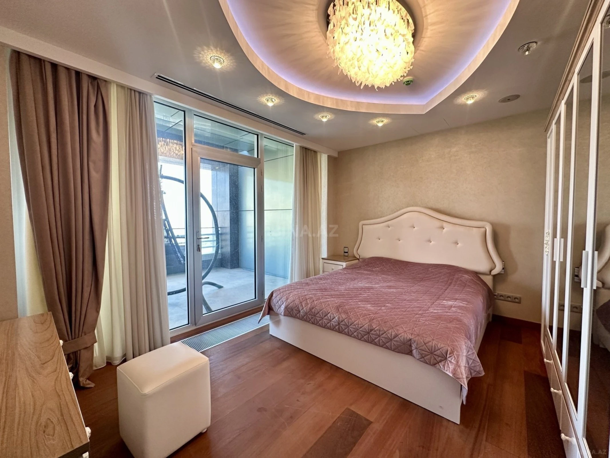 Satılır 3 otaqlı mənzil 143 m²