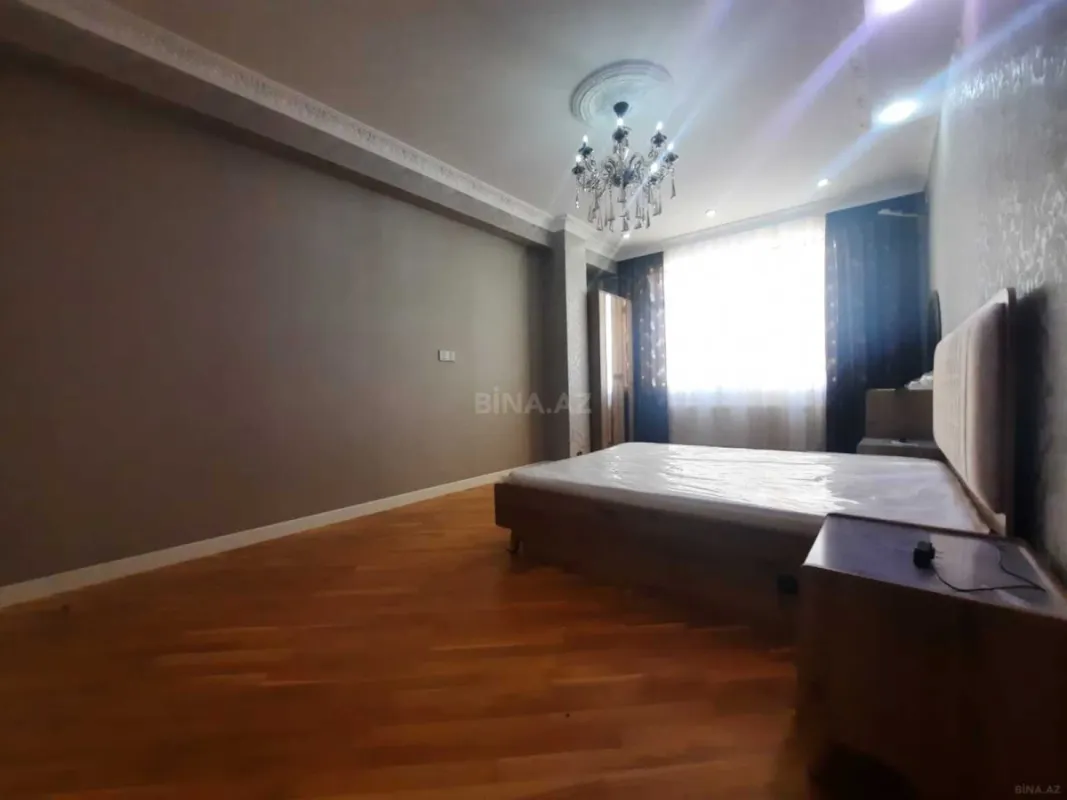 Satılır 4 otaqlı mənzil 182 m²