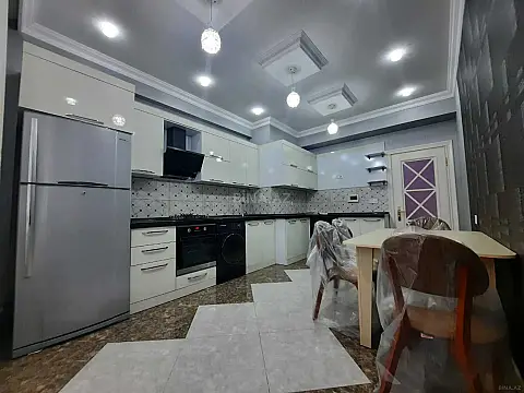 Satılır 4 otaqlı mənzil 182 m²