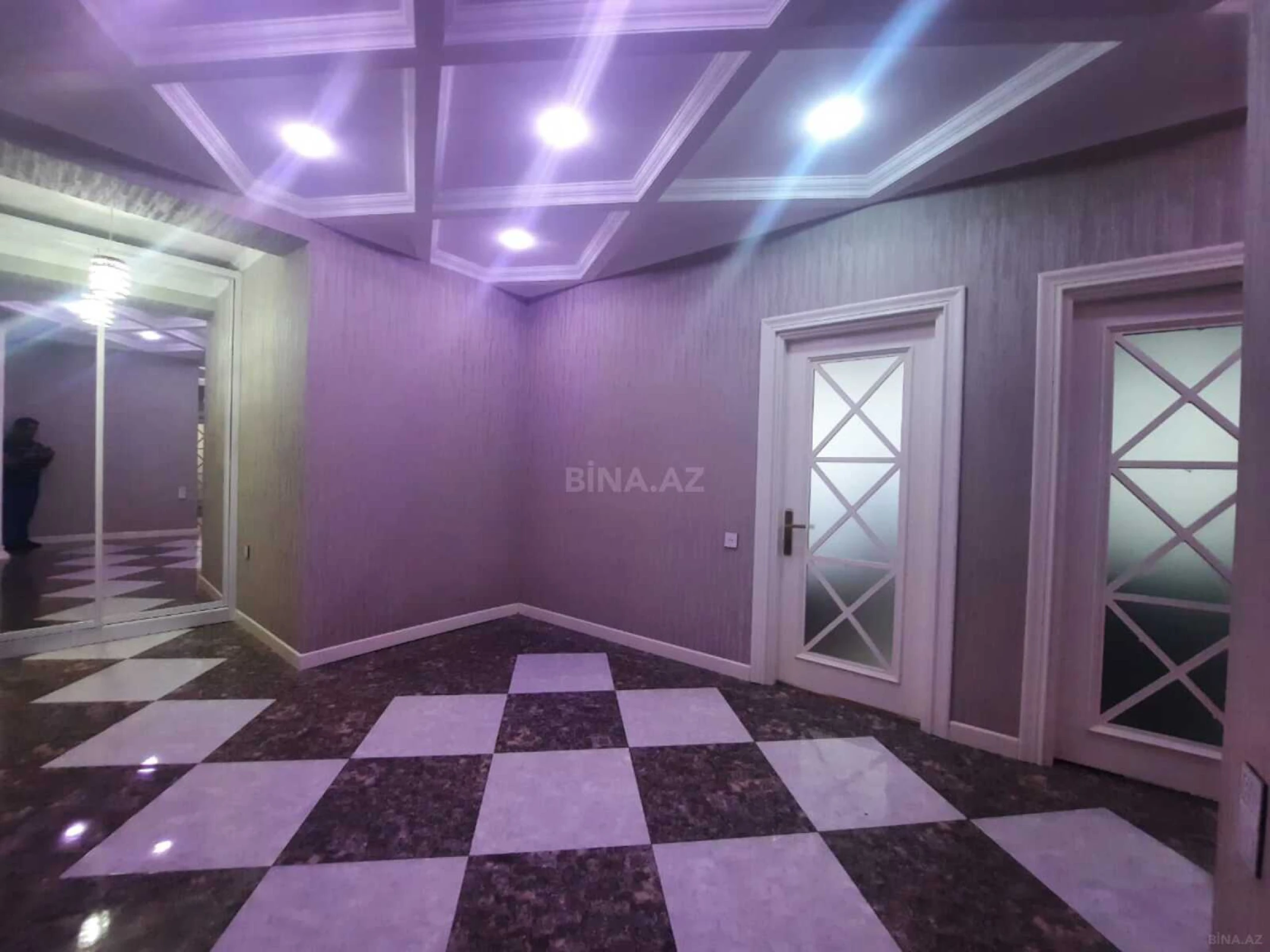 Satılır 4 otaqlı mənzil 182 m²