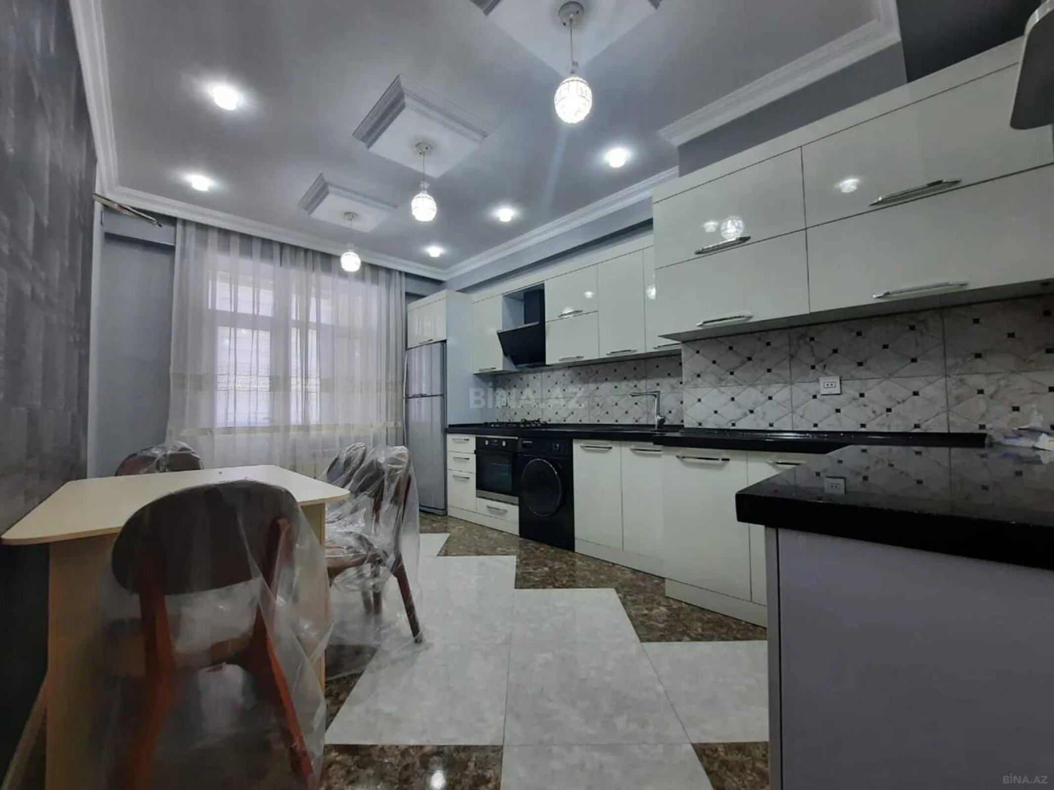 Satılır 4 otaqlı mənzil 182 m²
