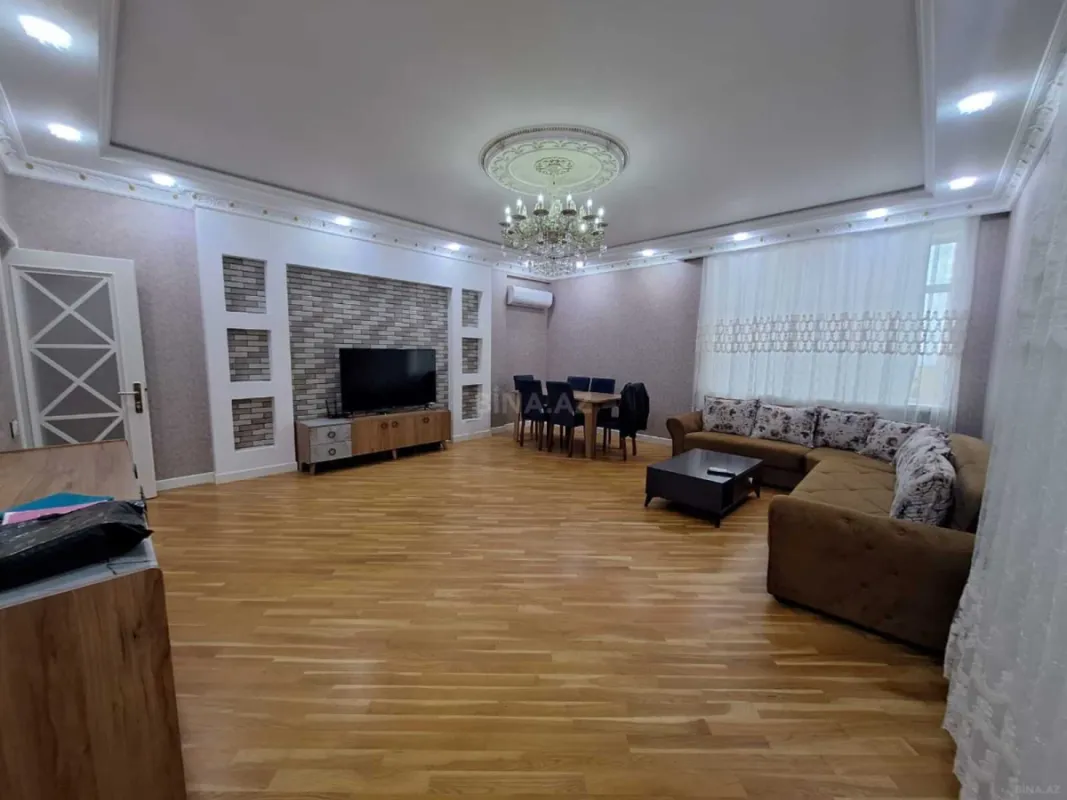 Satılır 4 otaqlı mənzil 182 m²
