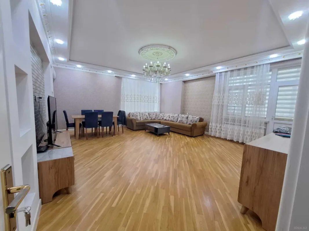 Satılır 4 otaqlı mənzil 182 m²