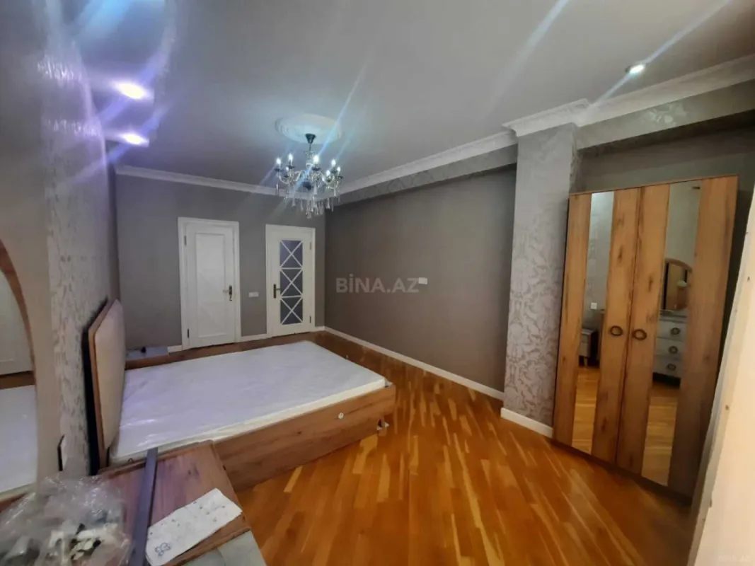 Satılır 4 otaqlı mənzil 182 m²