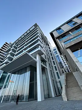 Satılır 4 otaqlı mənzil 244 m²