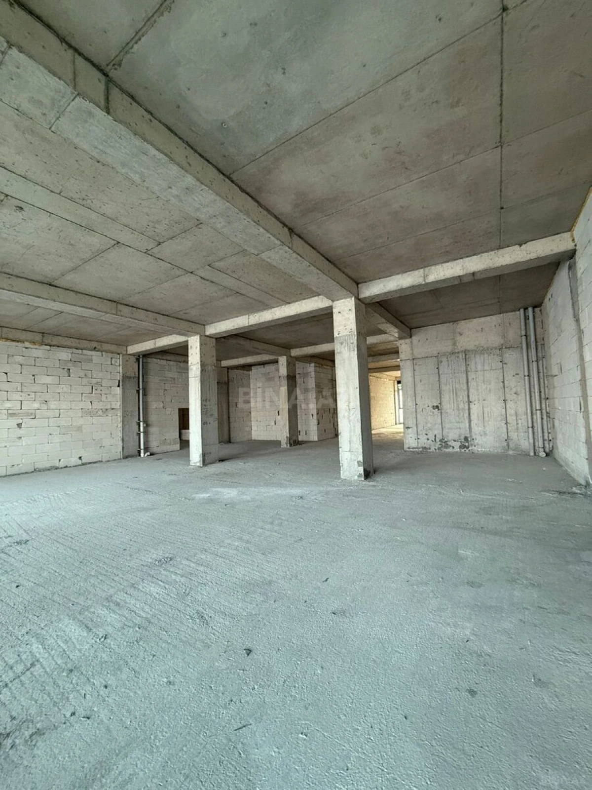 Satılır 4 otaqlı mənzil 244 m²