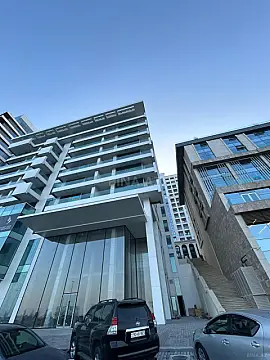 Satılır 4 otaqlı mənzil 244 m²