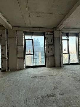 Satılır 4 otaqlı mənzil 244 m²