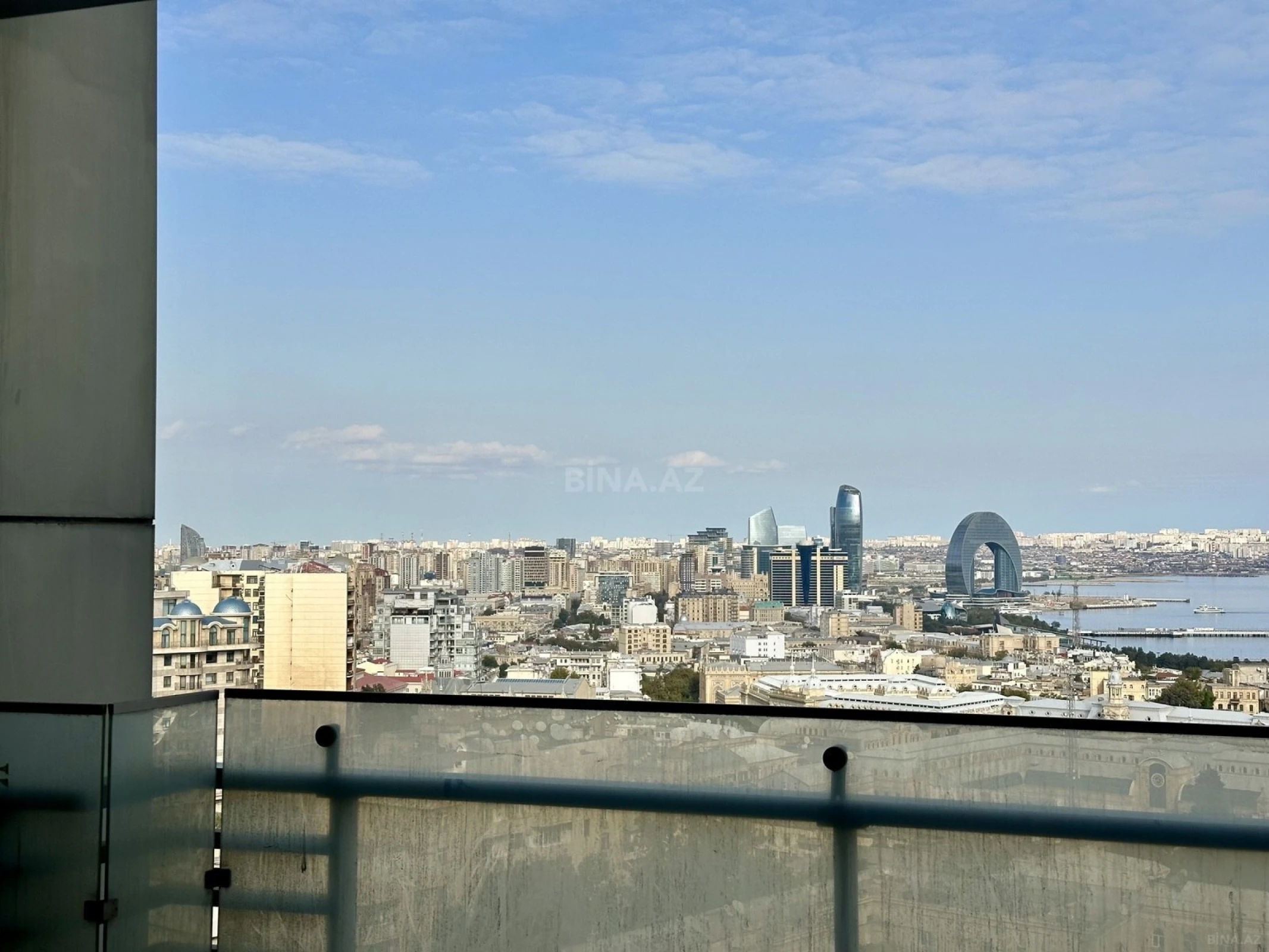 Satılır 4 otaqlı mənzil 320 m²