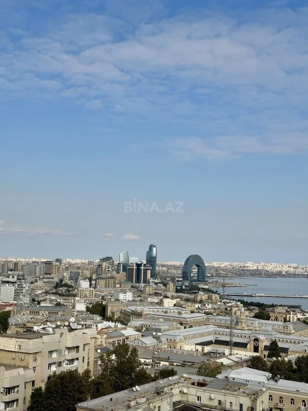 Satılır 4 otaqlı mənzil 320 m²