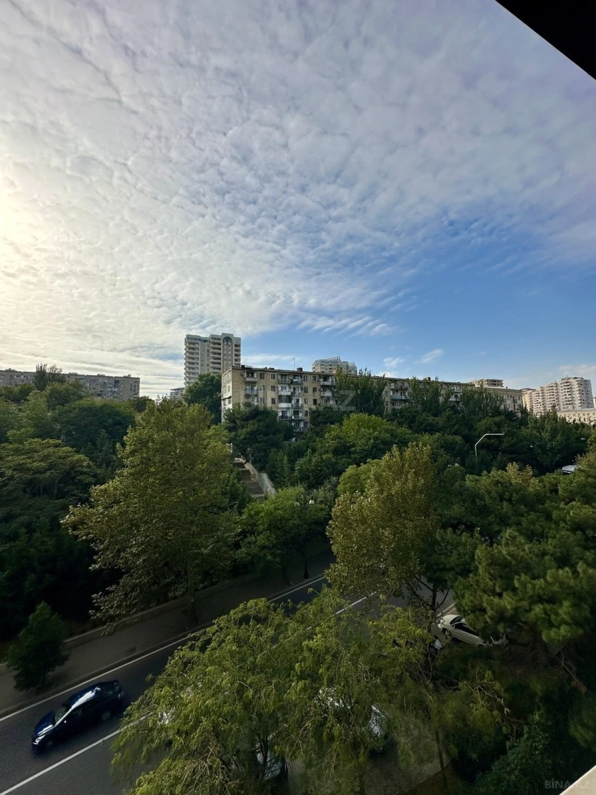 Satılır 4 otaqlı mənzil 320 m²