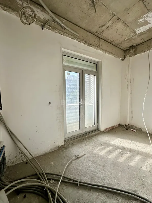 Satılır 4 otaqlı mənzil 320 m²