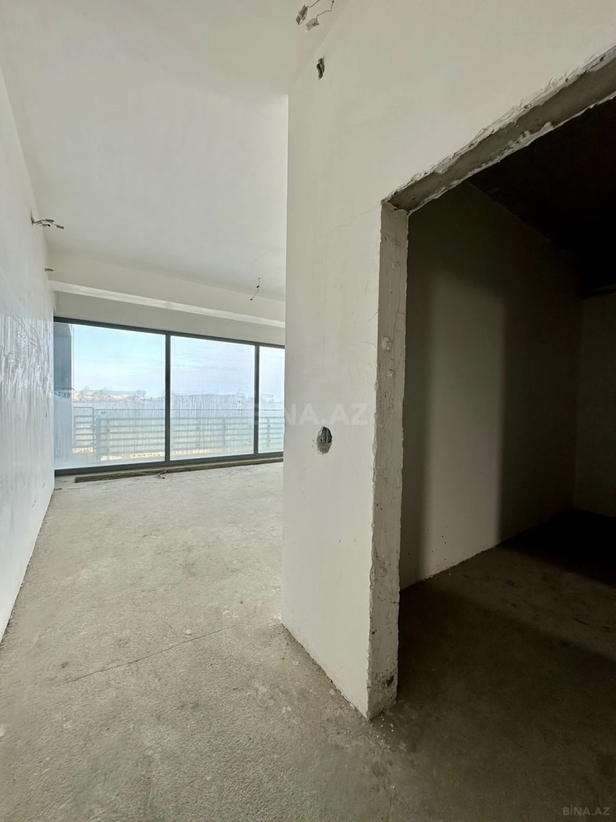 Satılır 4 otaqlı mənzil 320 m²