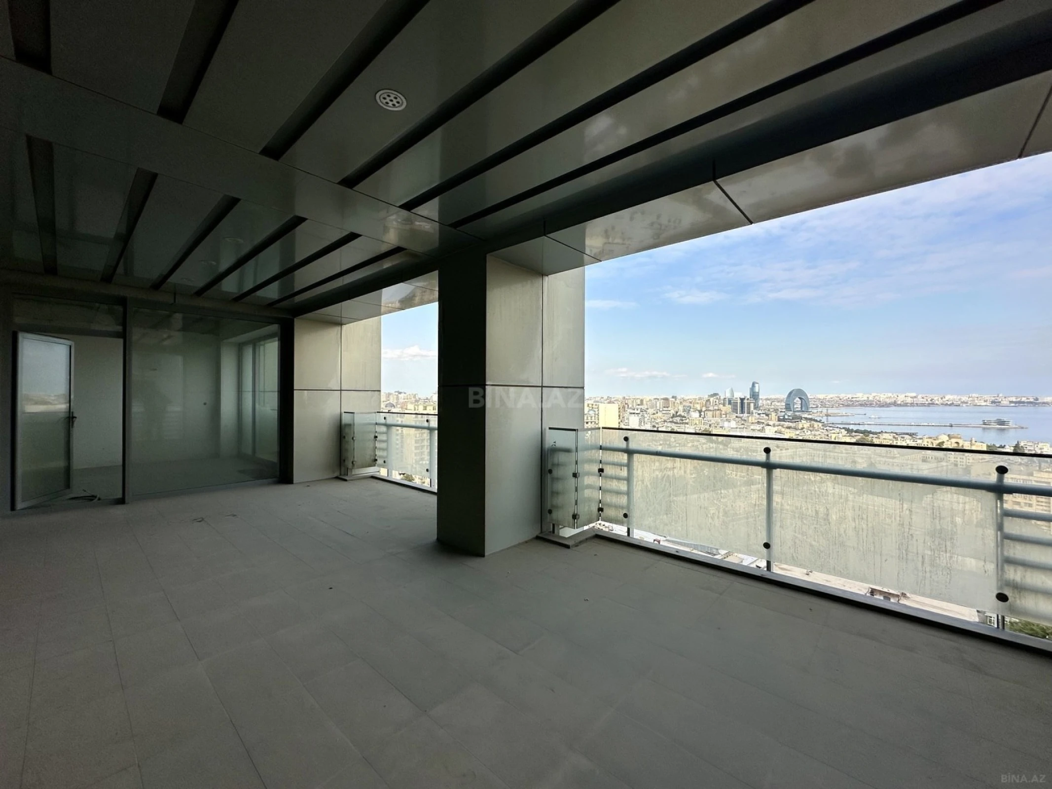 Satılır 4 otaqlı mənzil 320 m²