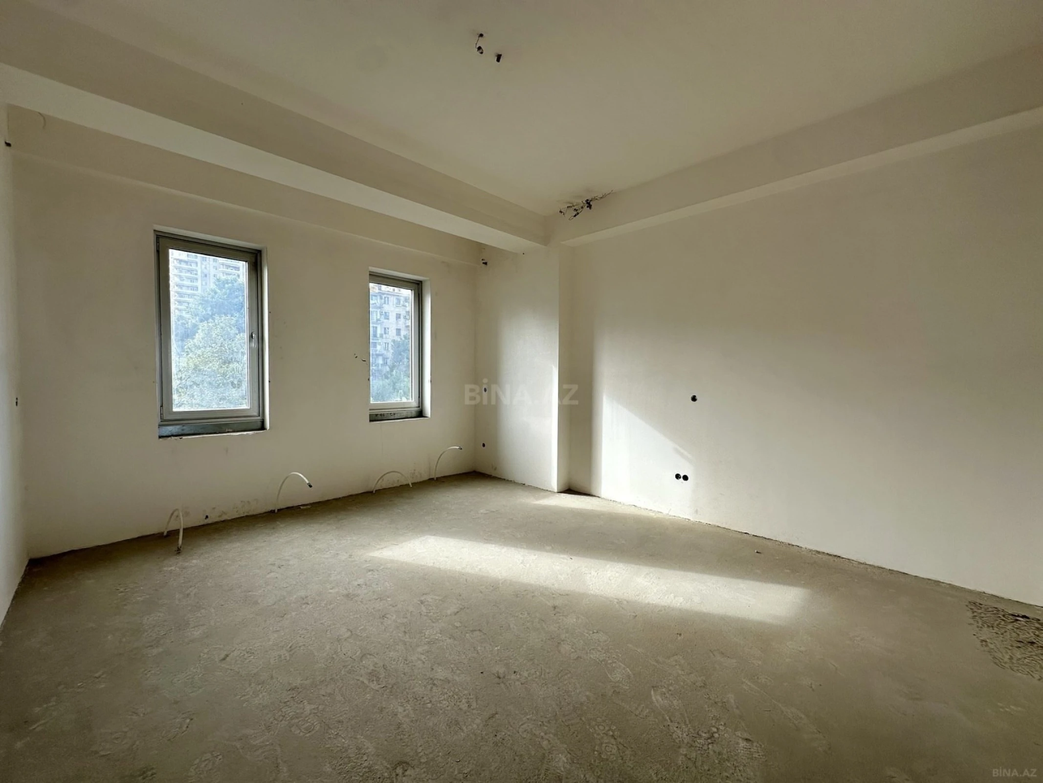 Satılır 4 otaqlı mənzil 320 m²