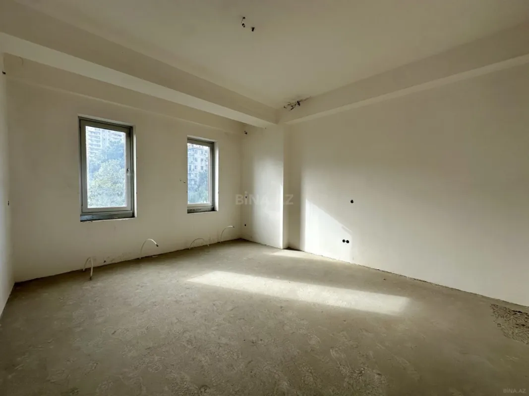 Satılır 4 otaqlı mənzil 320 m²