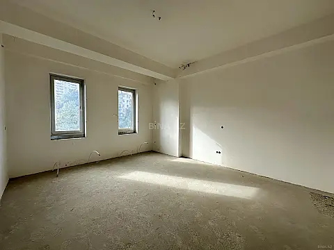 Satılır 4 otaqlı mənzil 320 m²