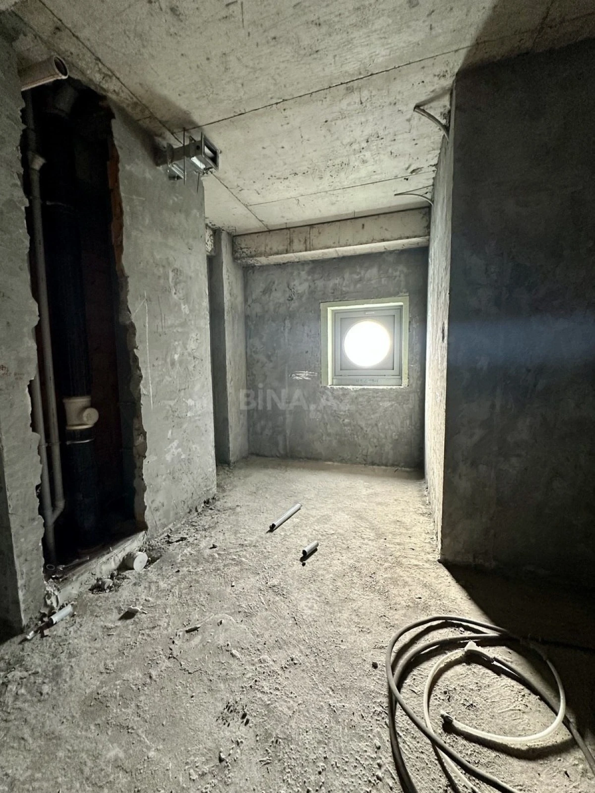 Satılır 4 otaqlı mənzil 320 m²