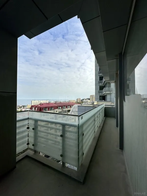 Satılır 4 otaqlı mənzil 320 m²