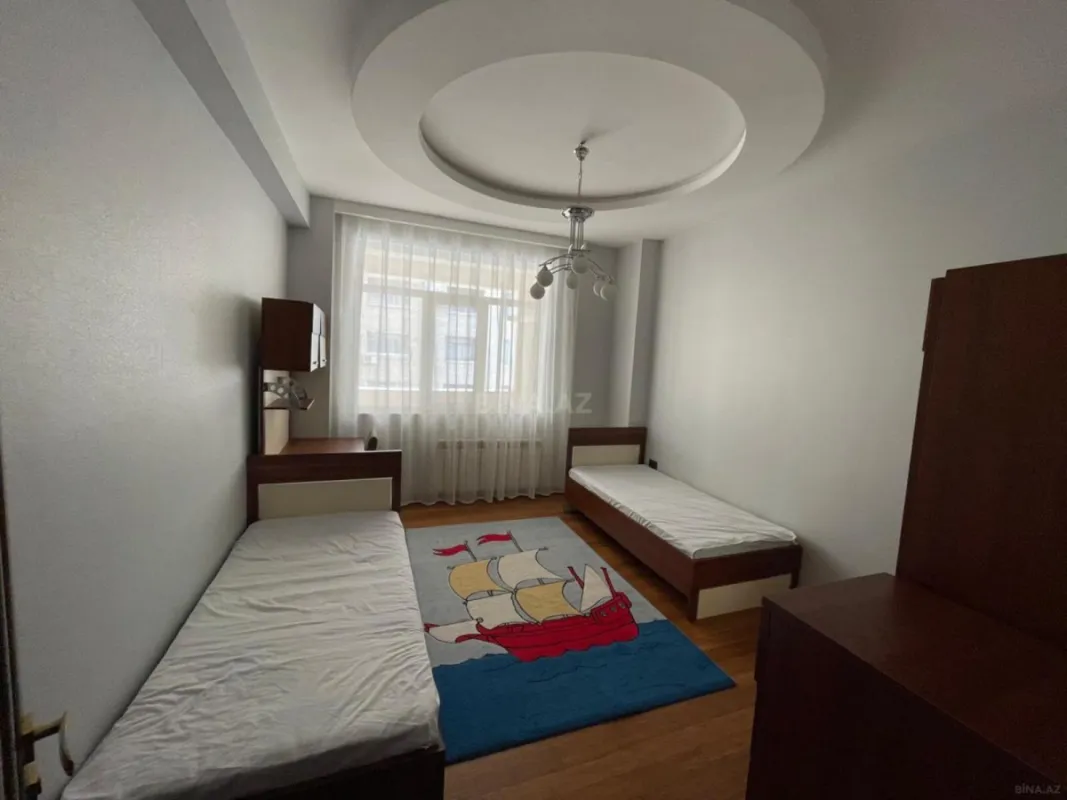 Kirayə verilir 3 otaqlı mənzil 130 m²