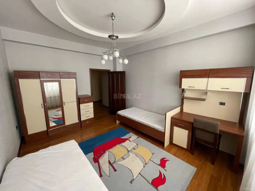 Kirayə verilir 3 otaqlı mənzil 130 m²