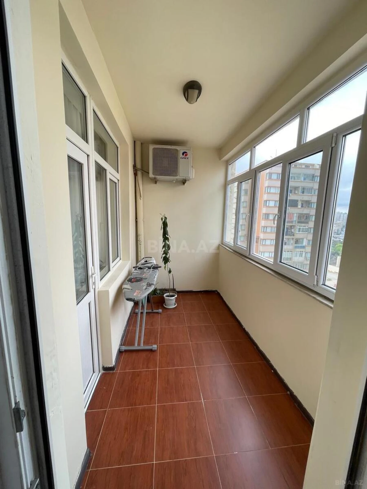 Kirayə verilir 3 otaqlı mənzil 130 m²