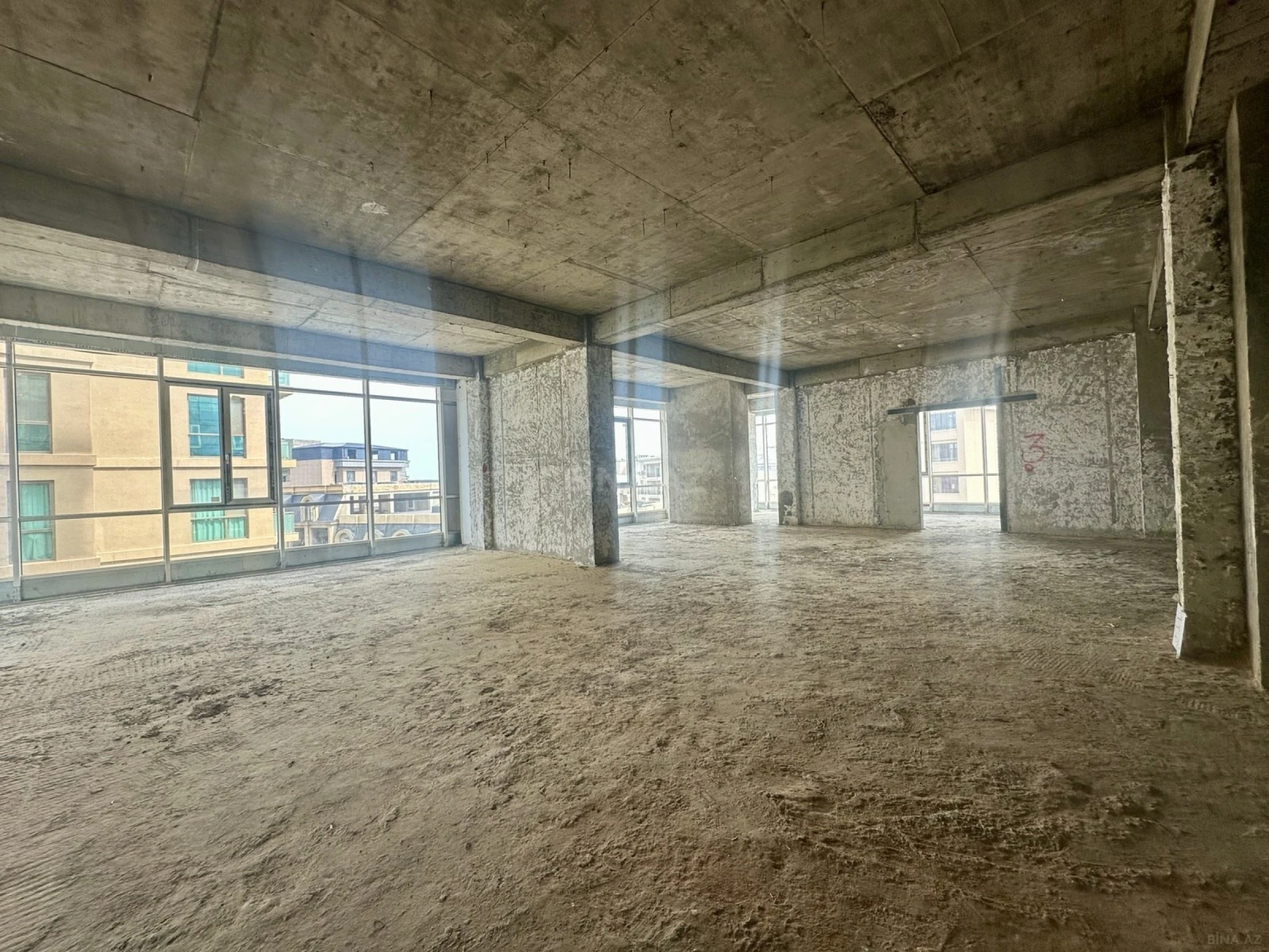 Satılır 4 otaqlı mənzil 359 m²