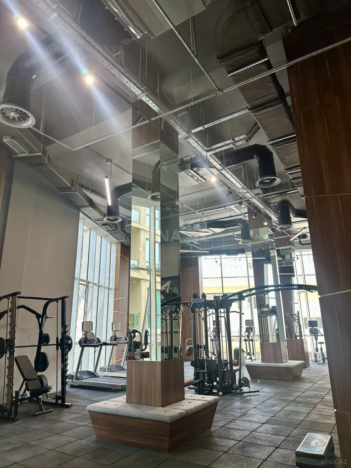 Satılır 4 otaqlı mənzil 359 m²