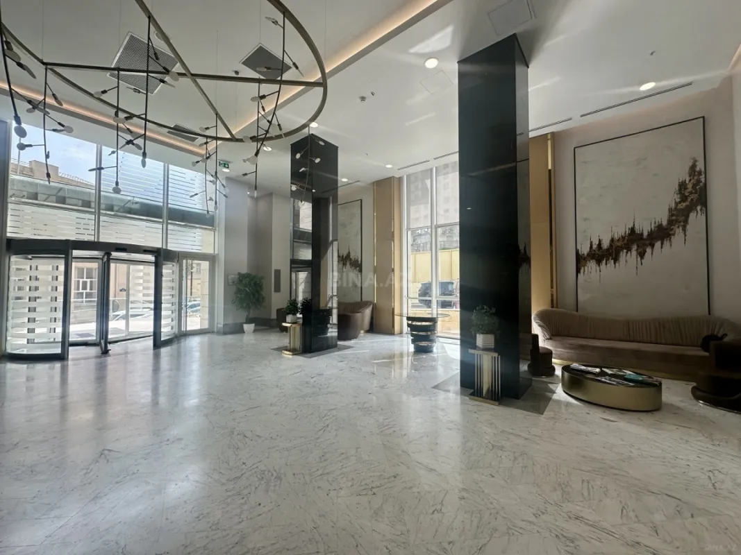 Satılır 4 otaqlı mənzil 359 m²