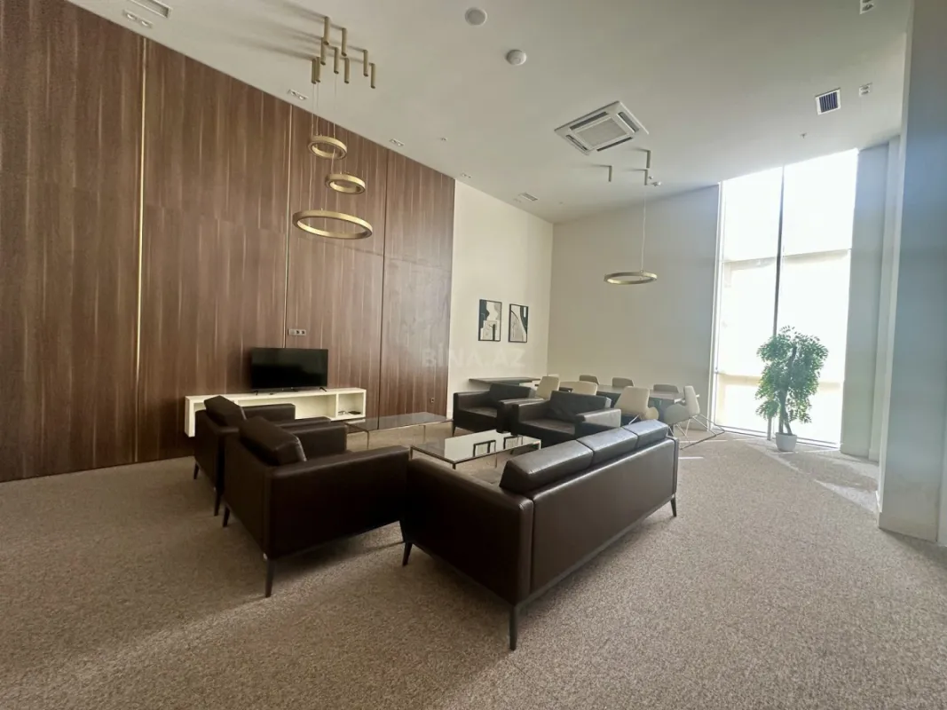 Satılır 4 otaqlı mənzil 359 m²