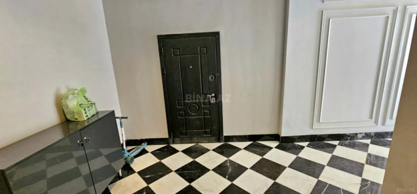 Satılır 5 otaqlı mənzil 262 m²