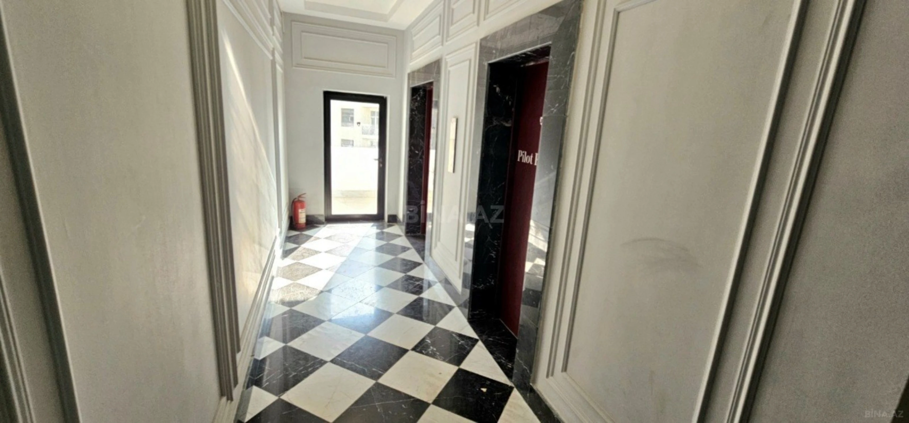 Satılır 5 otaqlı mənzil 262 m²