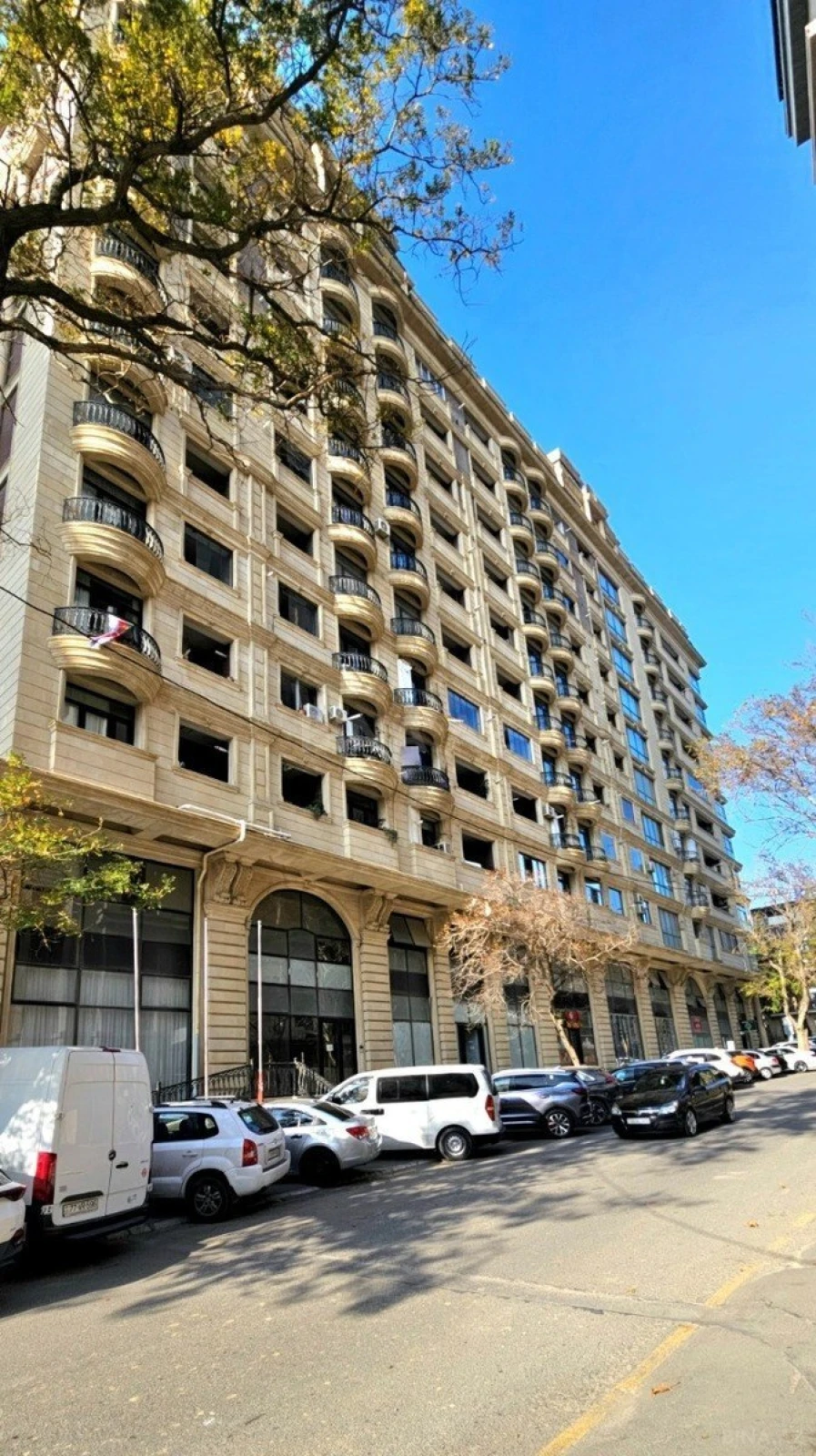 Satılır 5 otaqlı mənzil 262 m²