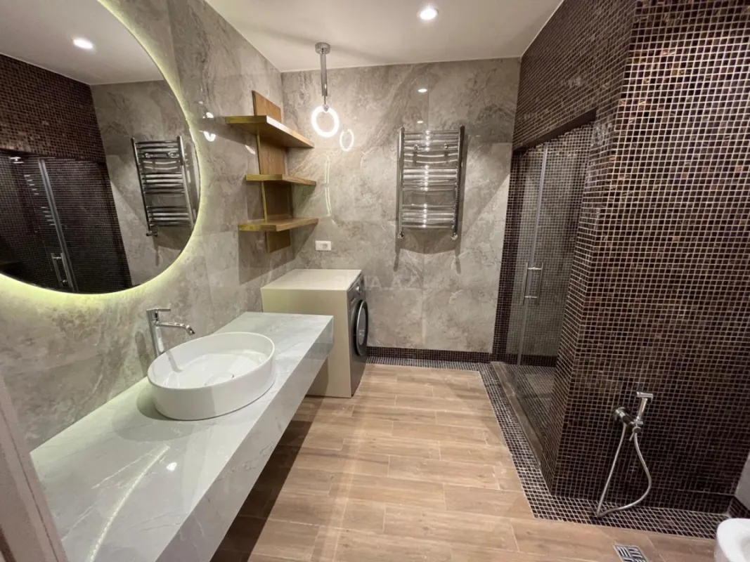 Satılır 2 otaqlı mənzil 117 m²