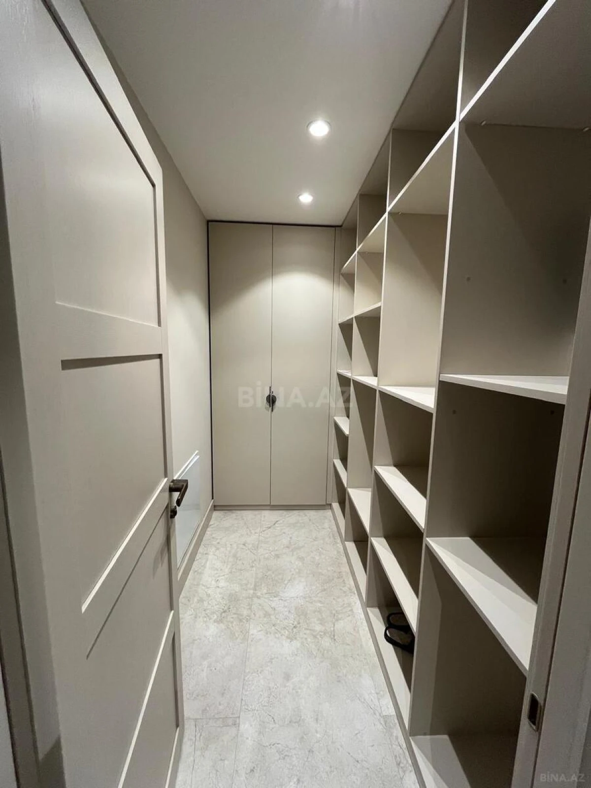 Satılır 2 otaqlı mənzil 117 m²